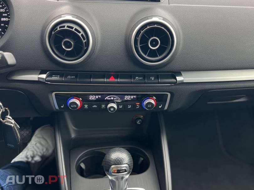 Audi A3 1.6 TDI (clean diesel) S tronic S line Sport Pack