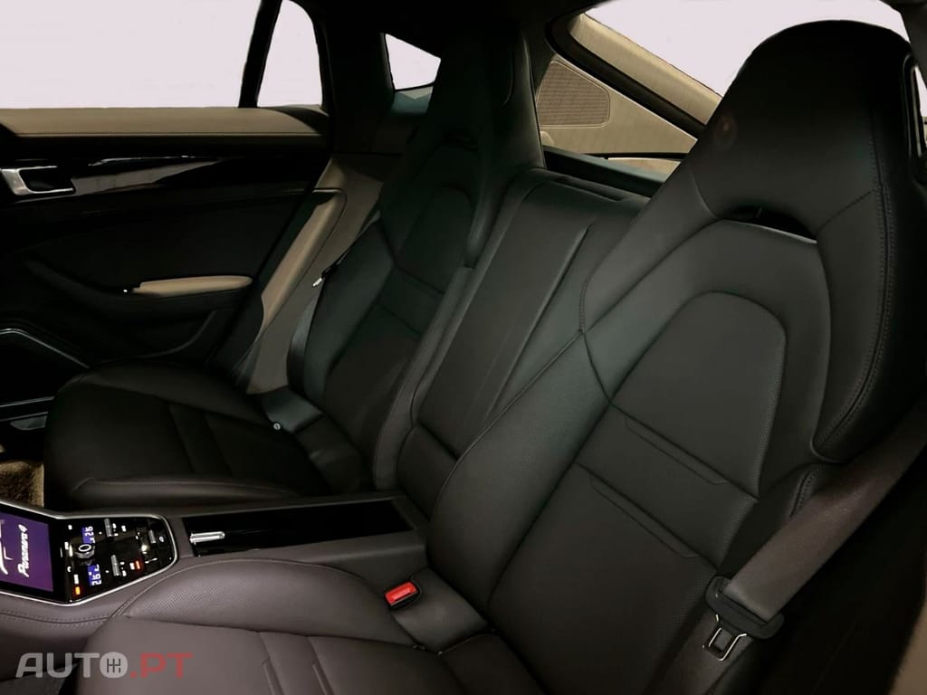 Porsche Panamera 4 E-Hybrid 