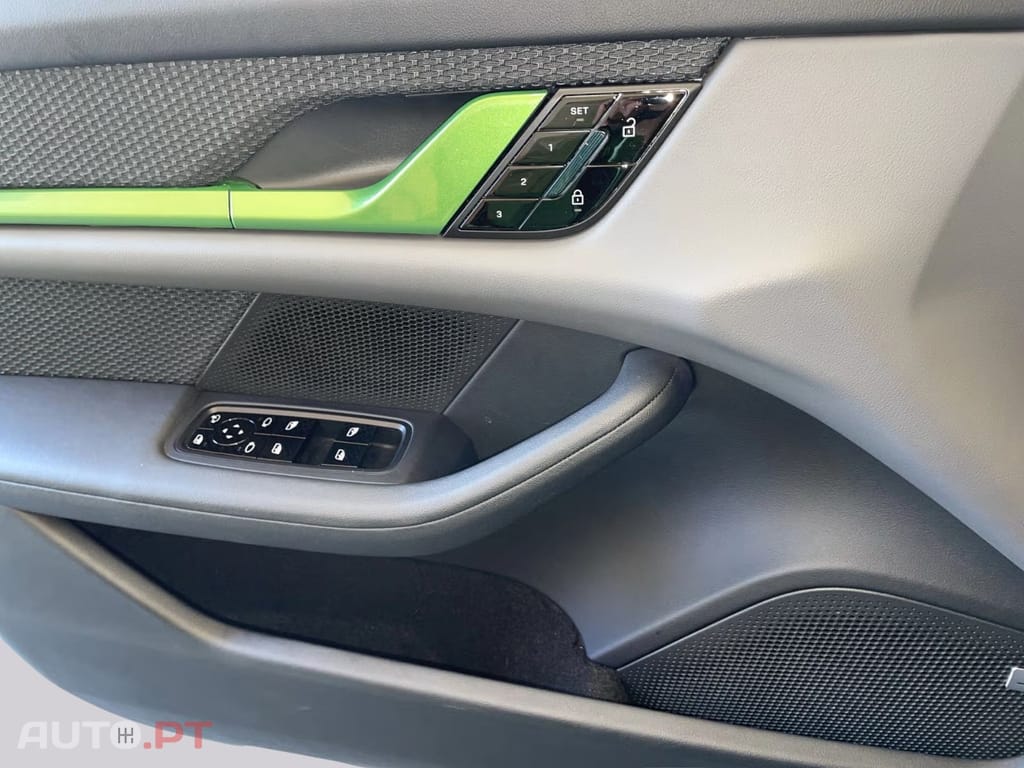 Porsche Taycan Turbo I.V.A DEDUTIVEL