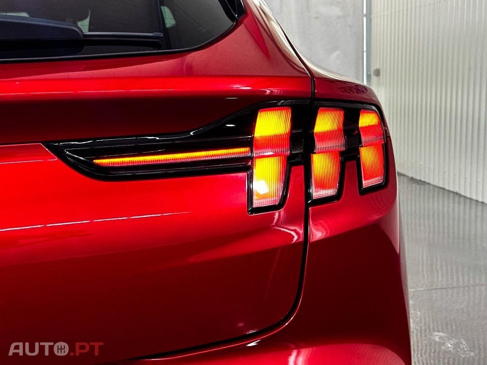 Ford Mustang Mach-E AWD PREMIUM