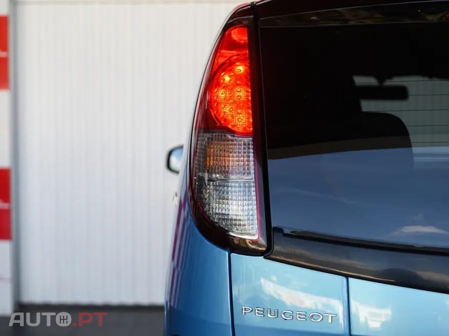 Peugeot iOn Active