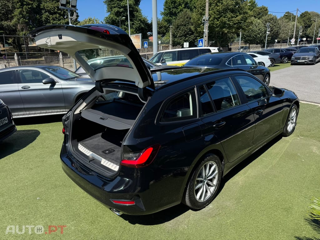 BMW 330 e Touring Auto