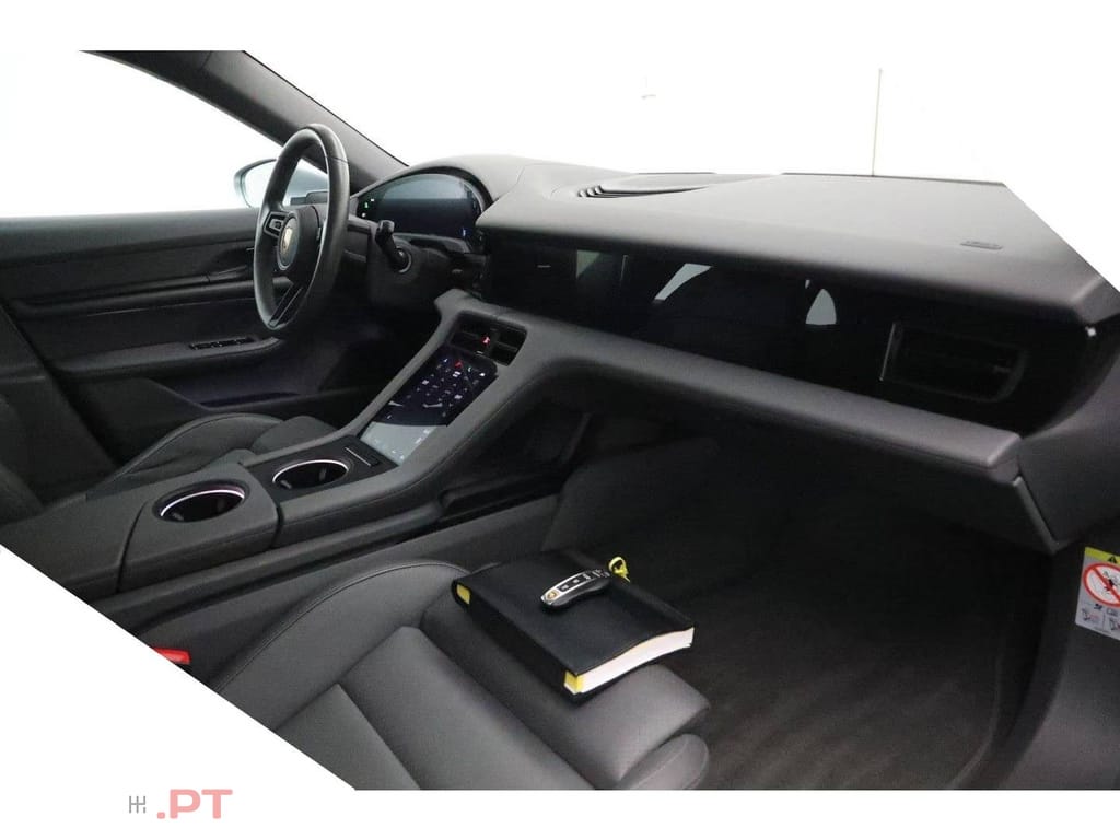 Porsche Taycan 4
