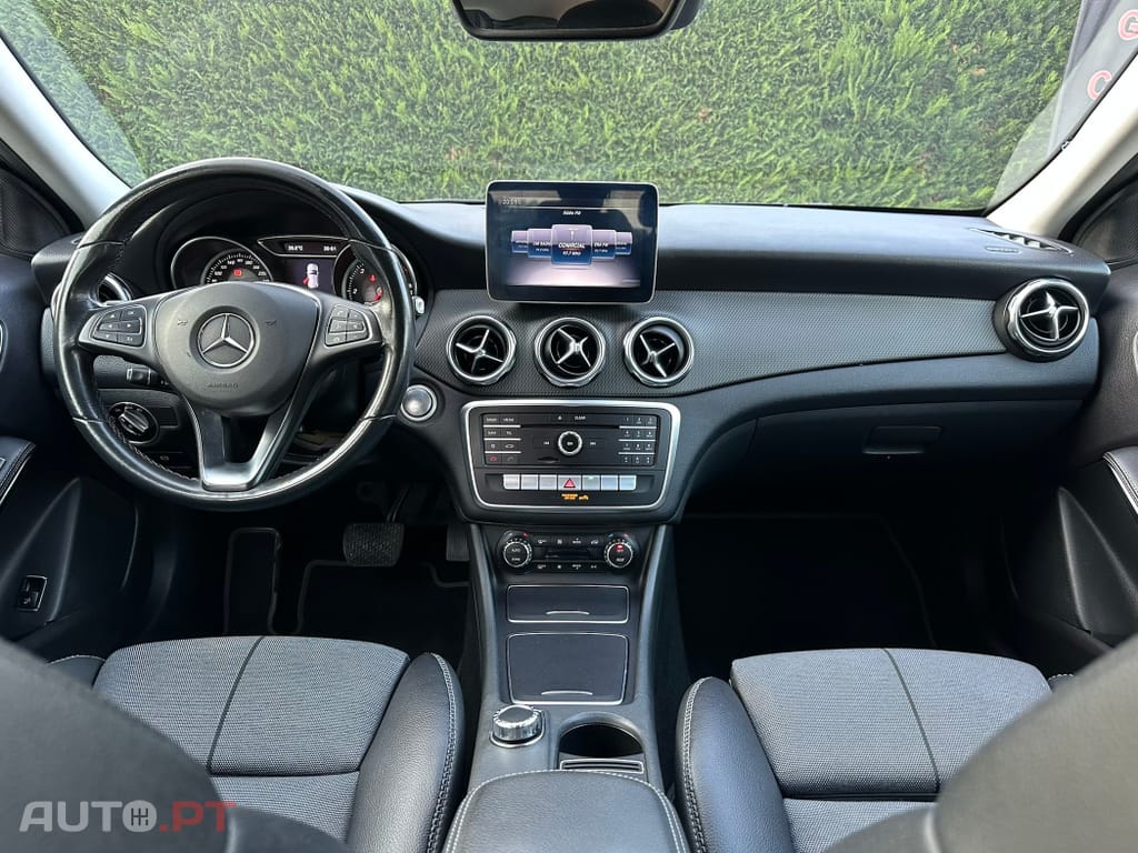 Mercedes-Benz GLA 200 d 7G-DCT Urban Automático