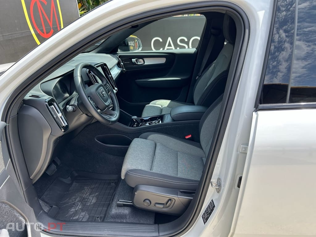 Volvo XC40 2.0 B3 Plus Dark