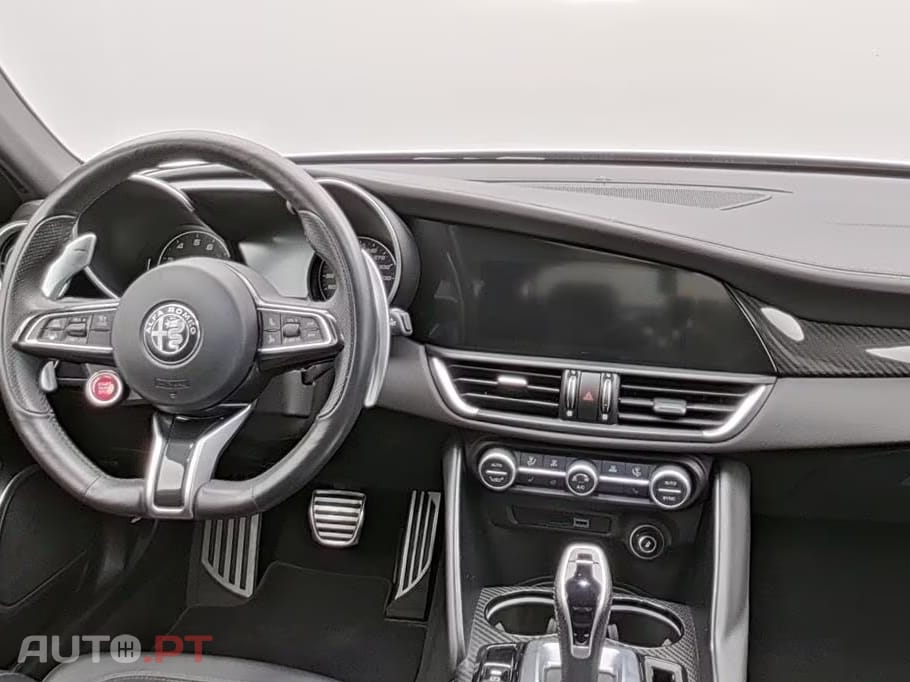 Alfa Romeo Giulia 2.9 V6 Bi-Turbo AT8 Quadrifoglio