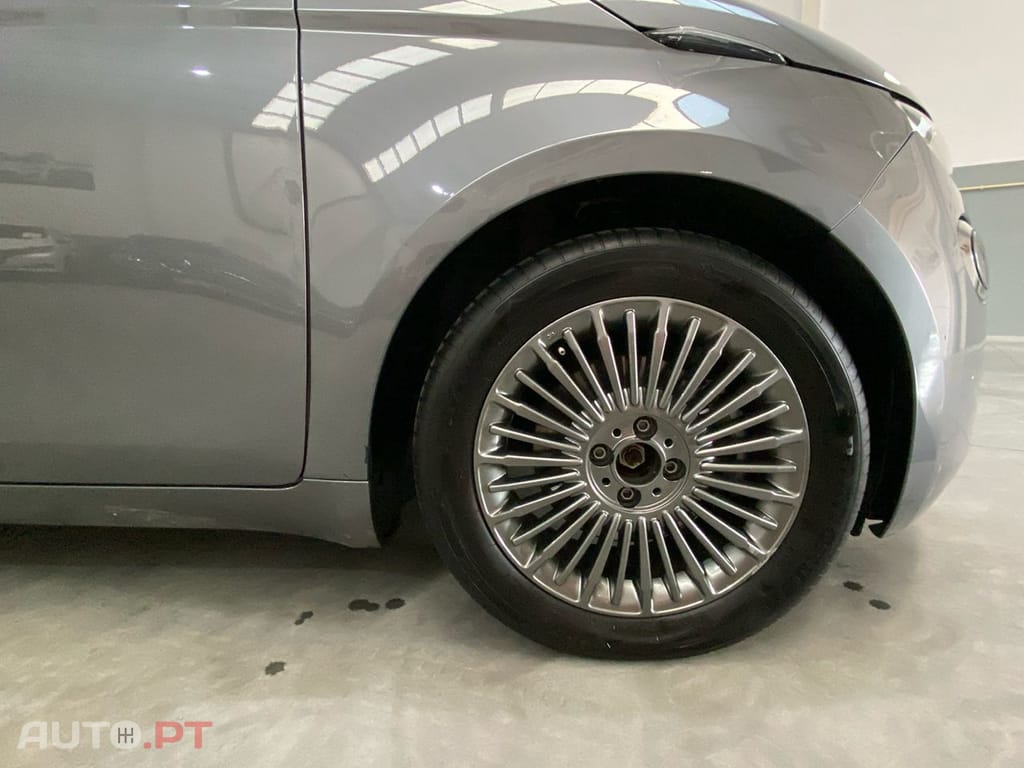 Fiat 500e 42 KWh Icon — fotografia 22