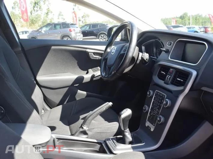 Volvo V40 Cross Country Outro