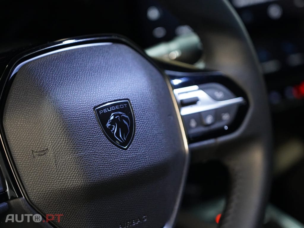 Peugeot 408 1.2 PureTech Allure EAT8