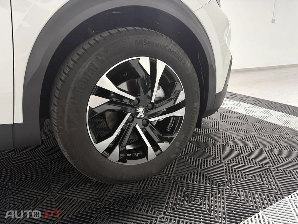 Peugeot 2008 1.2 PureTech Allure