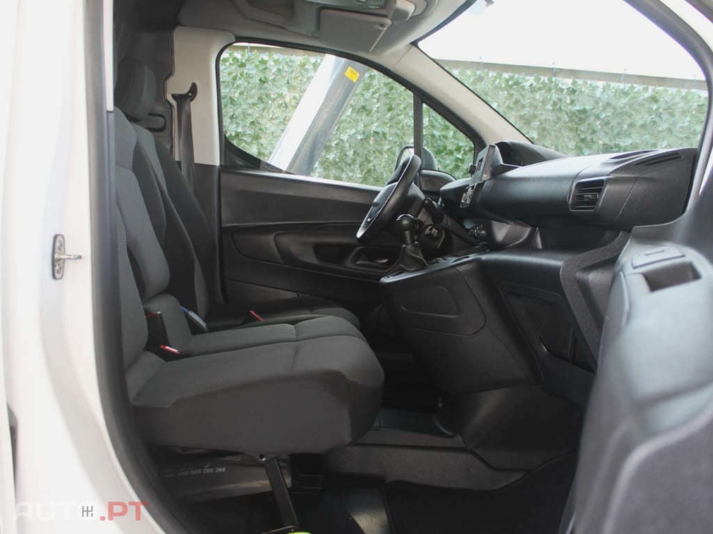 Peugeot Partner PRO STANDART 3 LUGARES / IVA DEDUTÍVEL