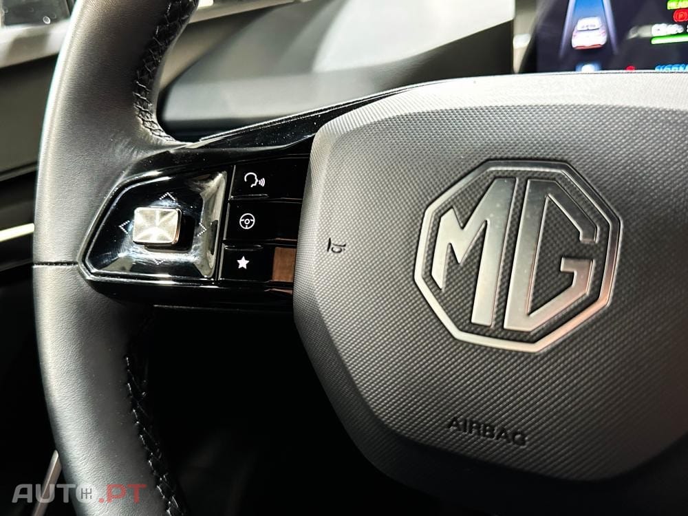 MG MG4 64 kWh XPower Luxury