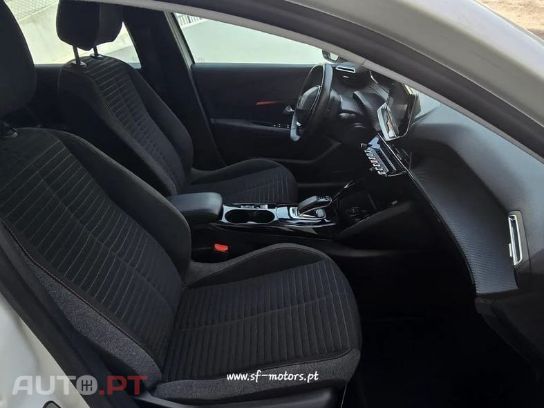 Peugeot E-208 Active