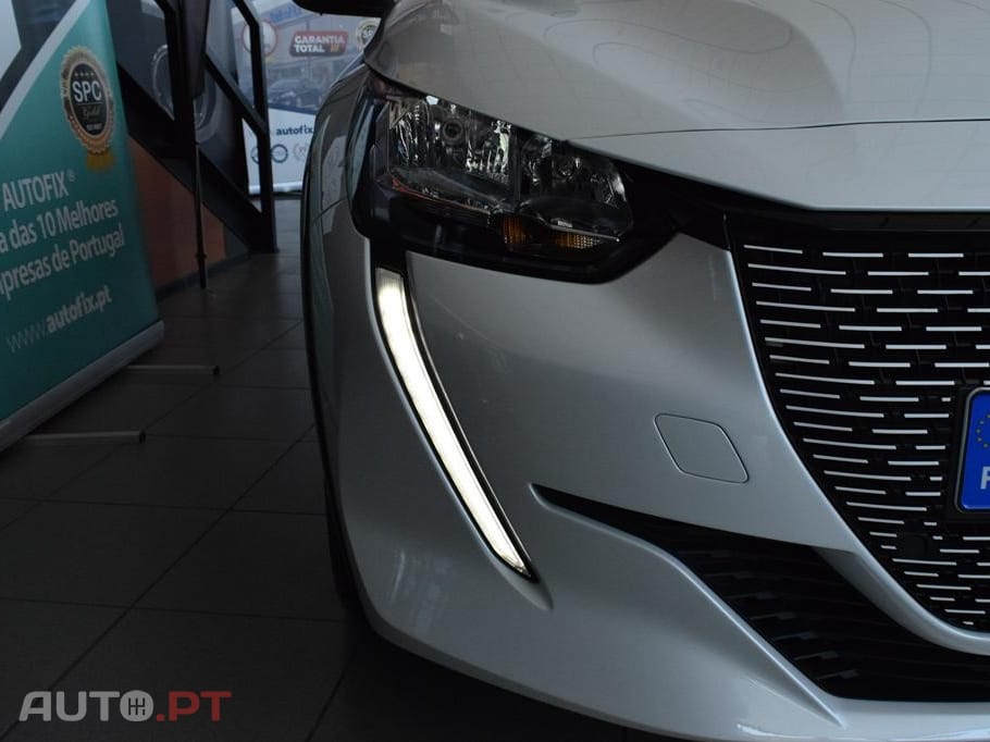 Peugeot E-208 50 kWh Active