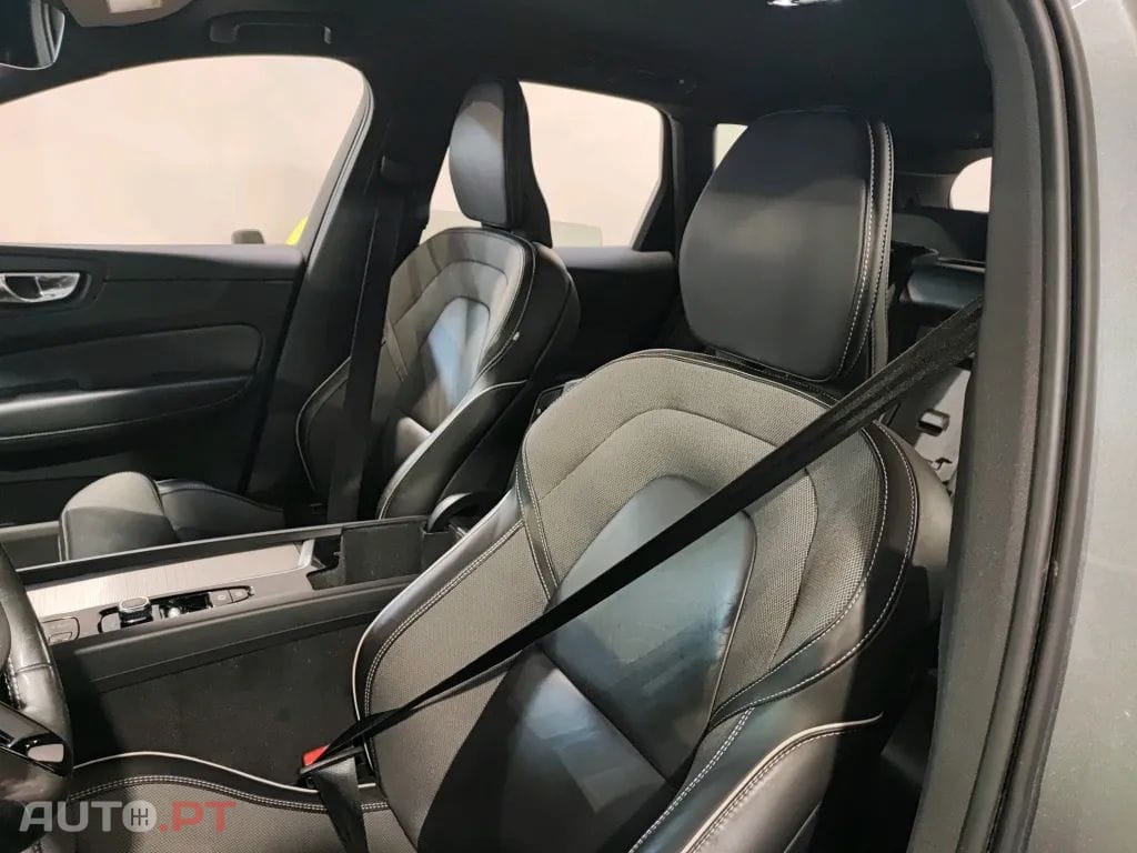 Volvo XC60 2.0 B4 R-Design Geartronic