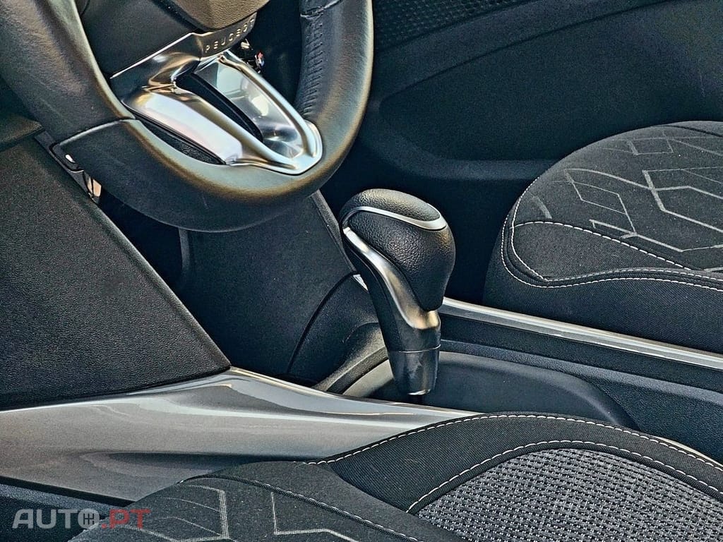 Peugeot 2008 1.2 PureTech Allure EAT6
