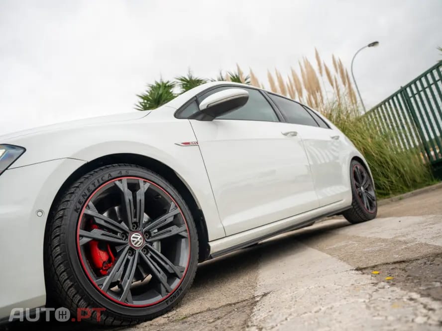 Volkswagen Golf GTI TCR 2.0 TSI OPF DSG