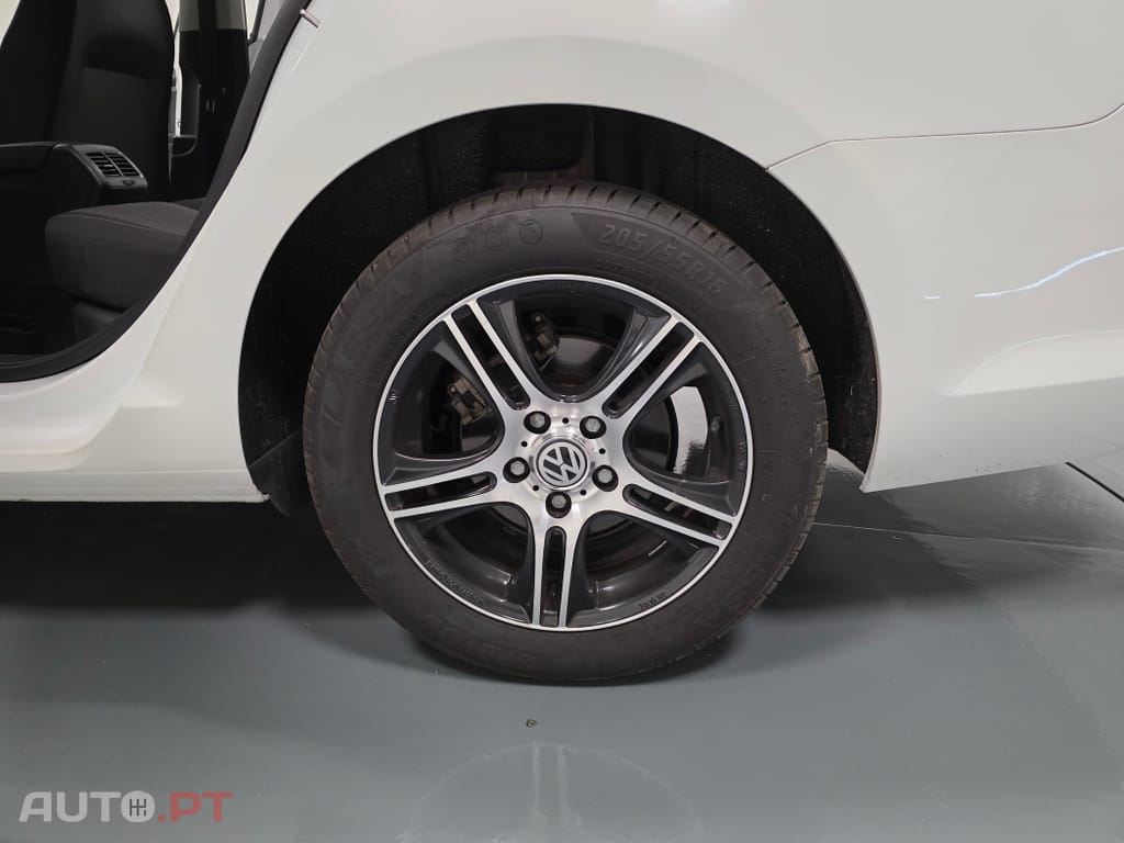 Volkswagen Golf 1.6 HDI CONFORTLINE