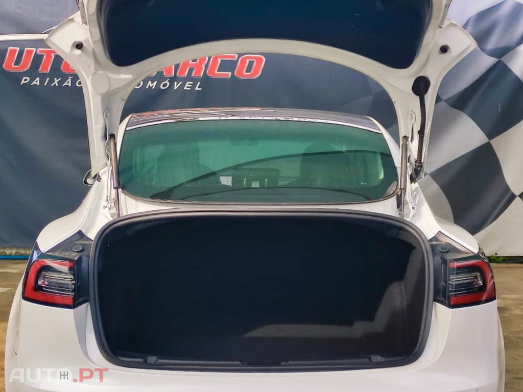 Tesla Model 3 Standard Range Plus RWD