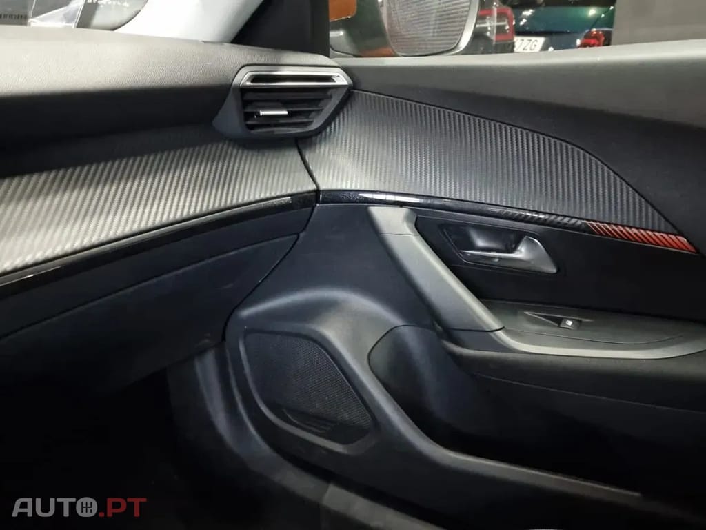 Peugeot E-2008 50 kWh Active Pack