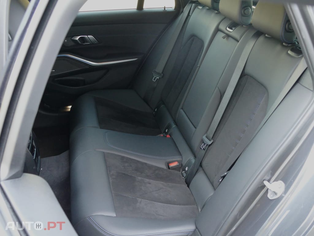 BMW 330 e Touring Pack M Auto