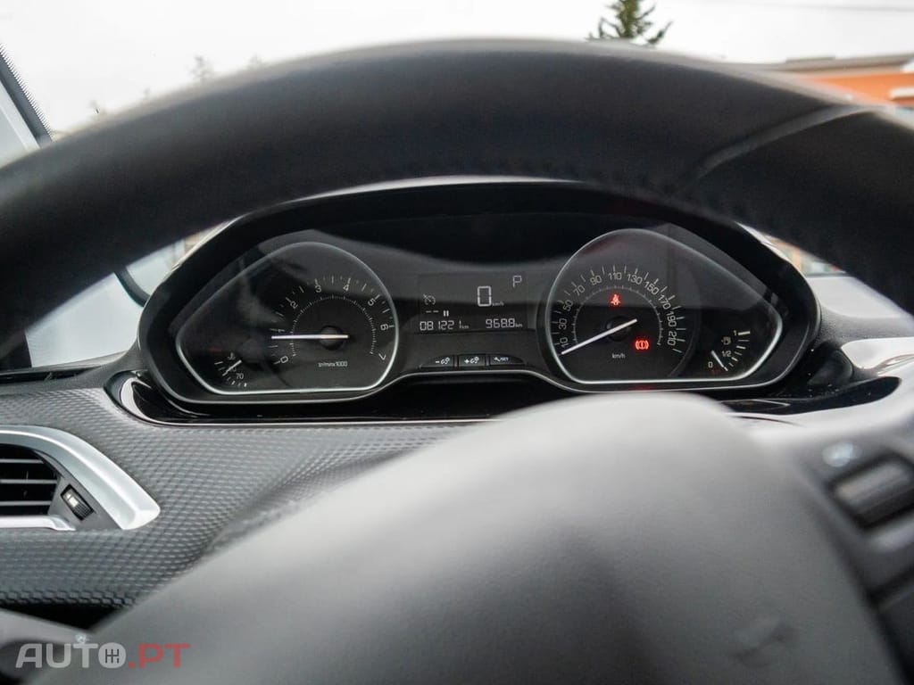 Peugeot 2008 PureTech 110 GPF Stop&Start EAT6 Signature