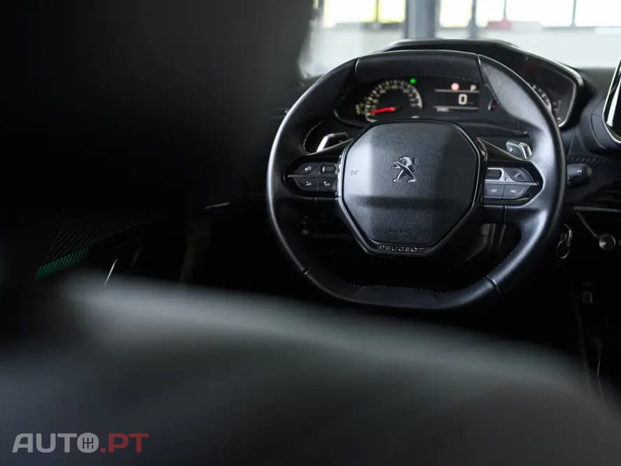 Peugeot 2008 1.2 PureTech Allure EAT8