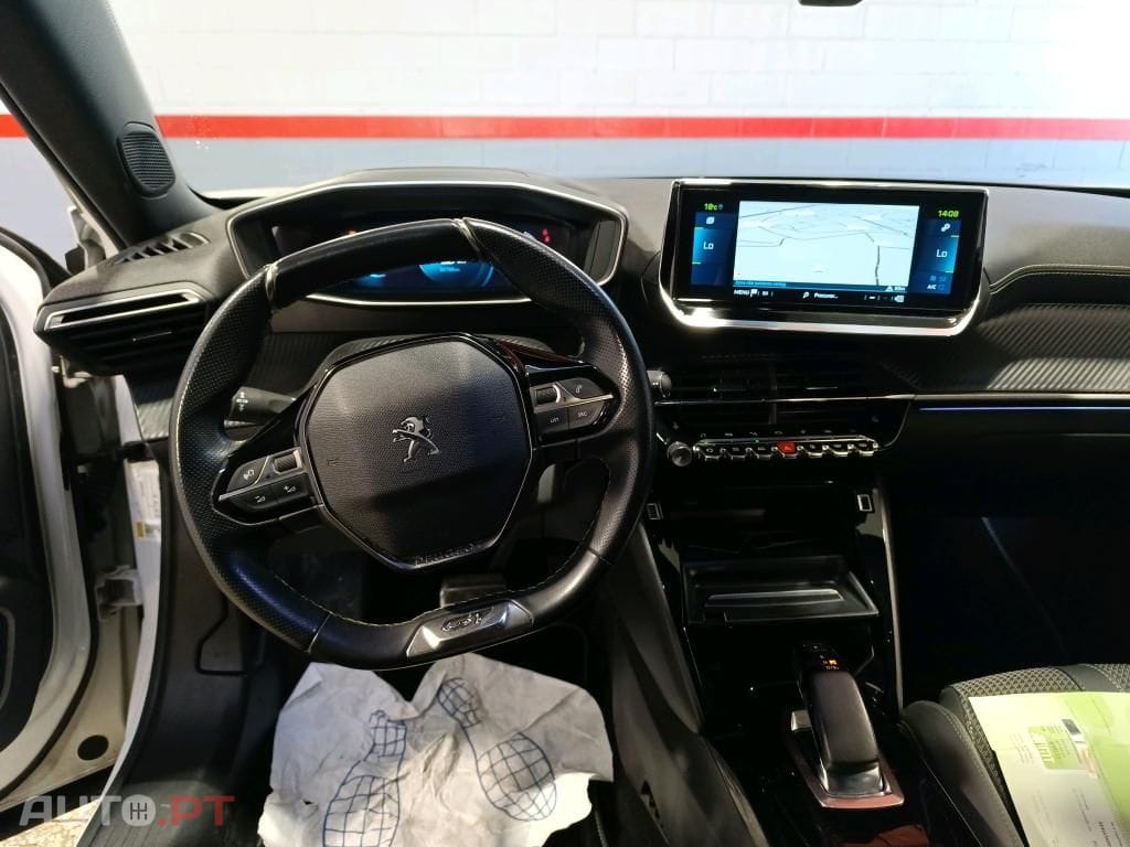 Peugeot E-2008 GT