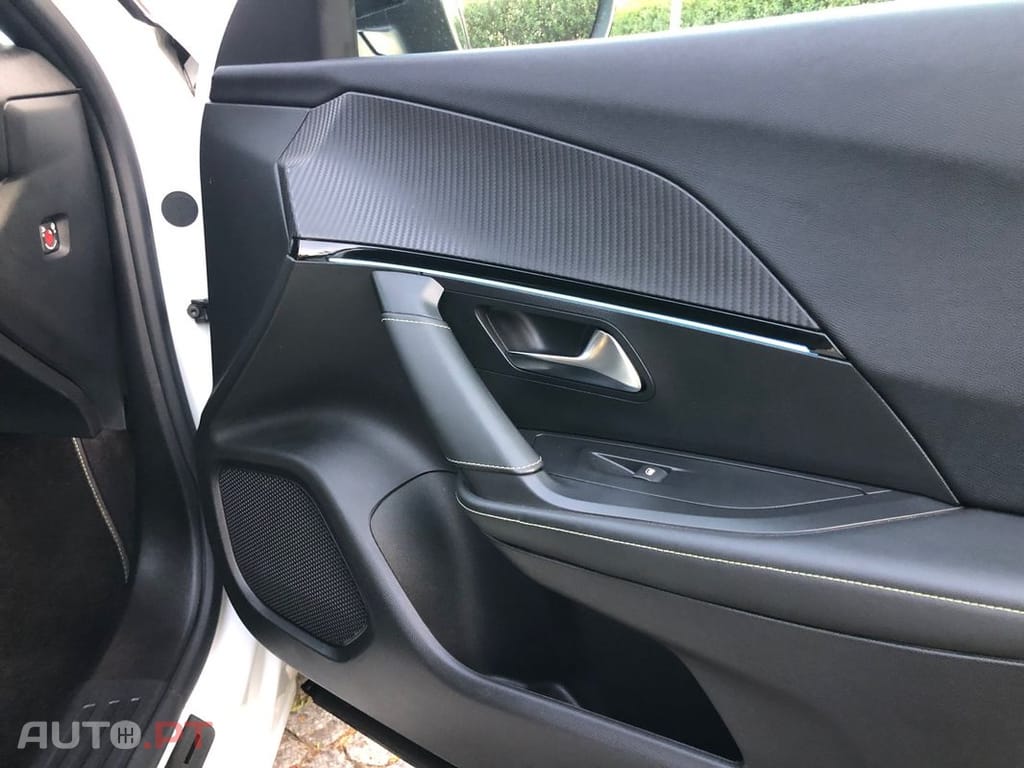 Peugeot E-2008 50 kWh GT