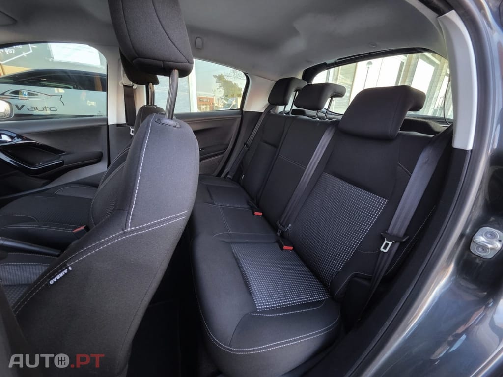 Peugeot 208 1.2 PureTech Allure EAT6