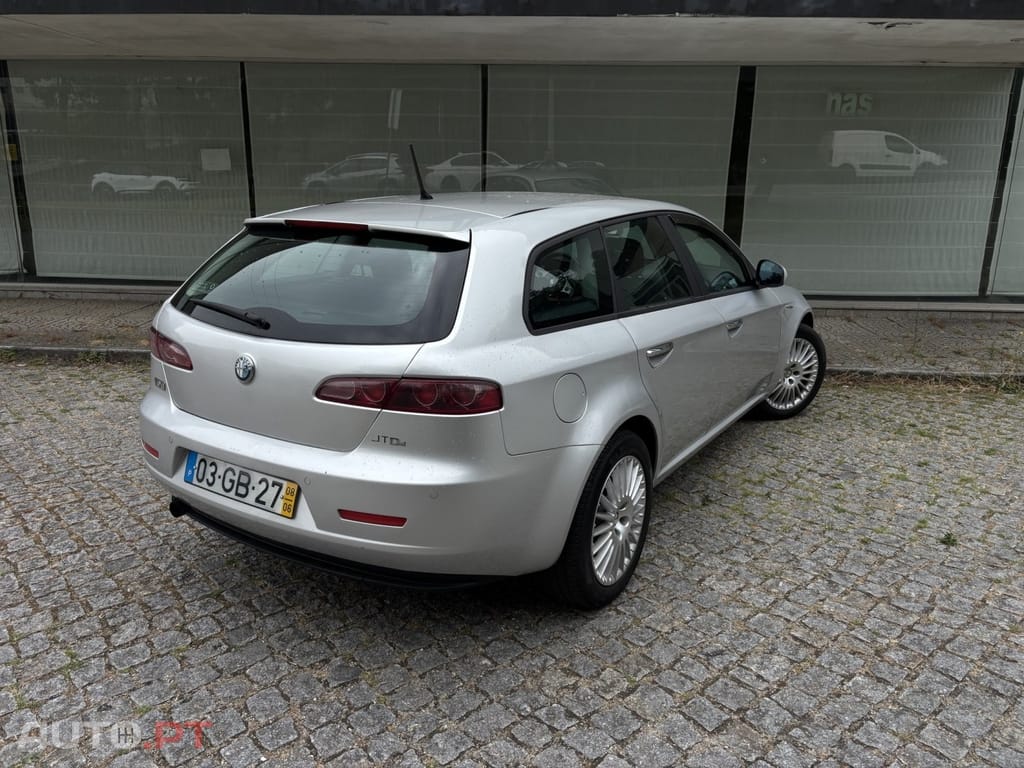 Alfa Romeo 159 1.9 JTD 16V Distinctive — fotografia 4