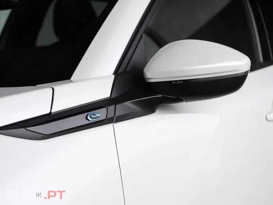 Peugeot E-2008 50 kWh Allure Pack