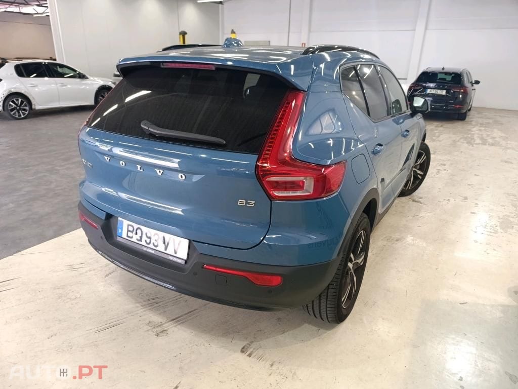 Volvo XC40 2.0 B3 Plus Dark