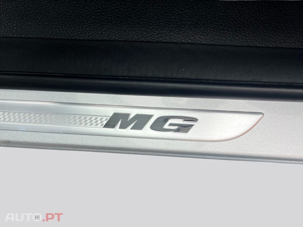 MG EHS PHEV Hybrid Luxury