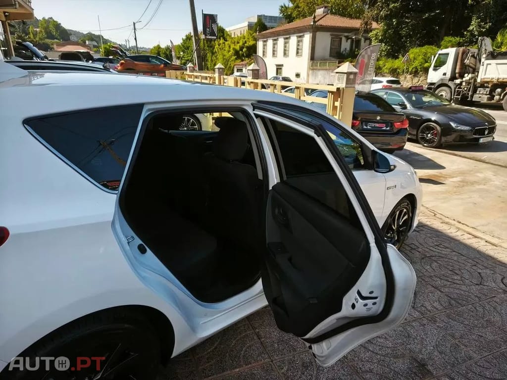 Toyota Auris 1.8 HSD Comfort+J17