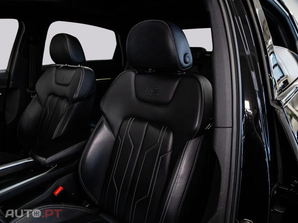 Audi Q8 E-Tron I.V.A DEDUTÍVEL S LINE