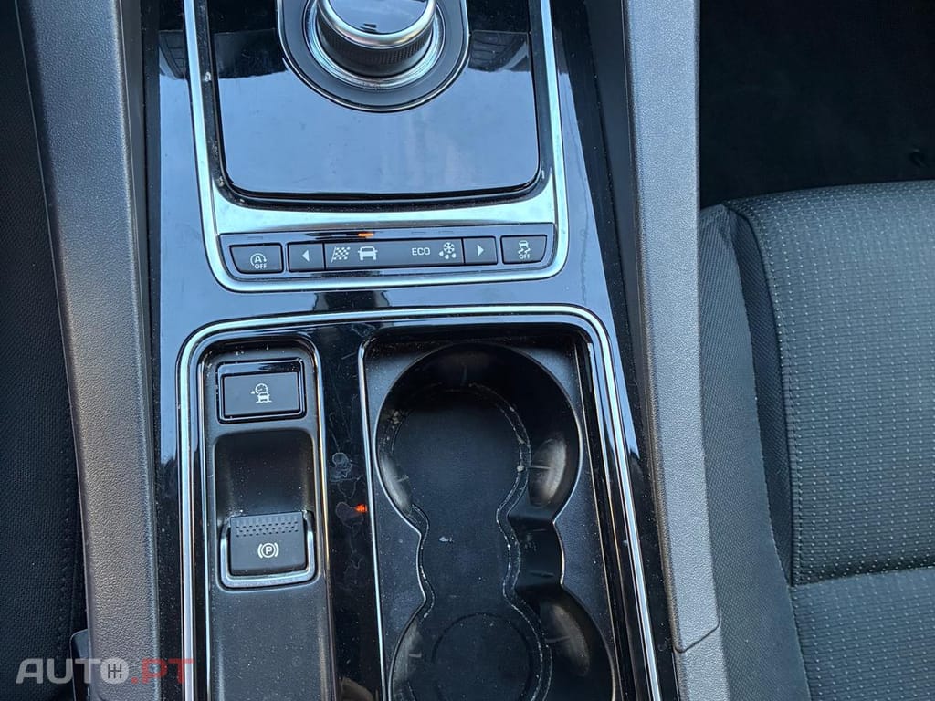 Jaguar F-Pace 2.0D 180HP PURE AUTO