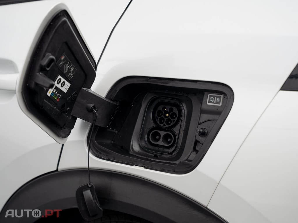 Peugeot E-2008 50 kWh GT