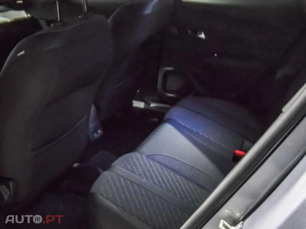 Peugeot 2008 1.2 Hybrid Allure e-DCS6