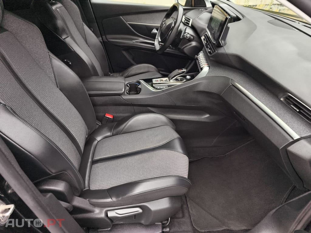Peugeot 3008 1.6 Hybrid Allure e-AET8