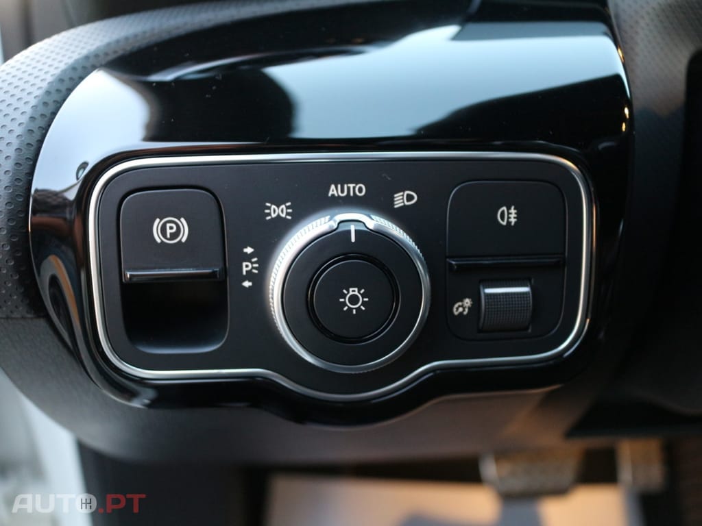 Mercedes-Benz A 250 e AMG Line