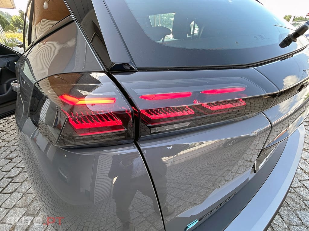 Peugeot E-2008 54 kWh Active