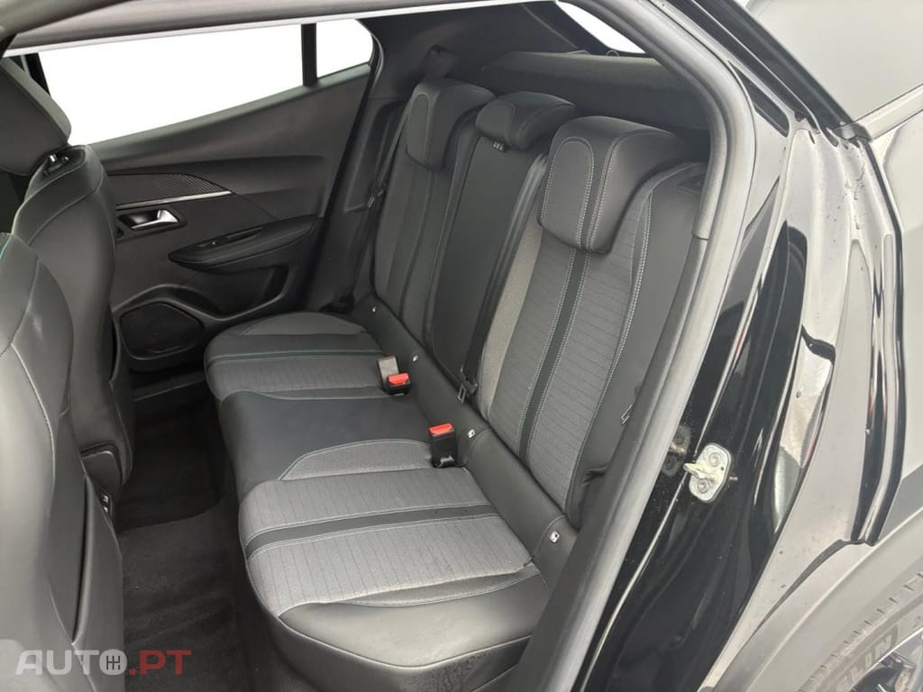 Peugeot 2008 1.2 PureTech Allure EAT8
