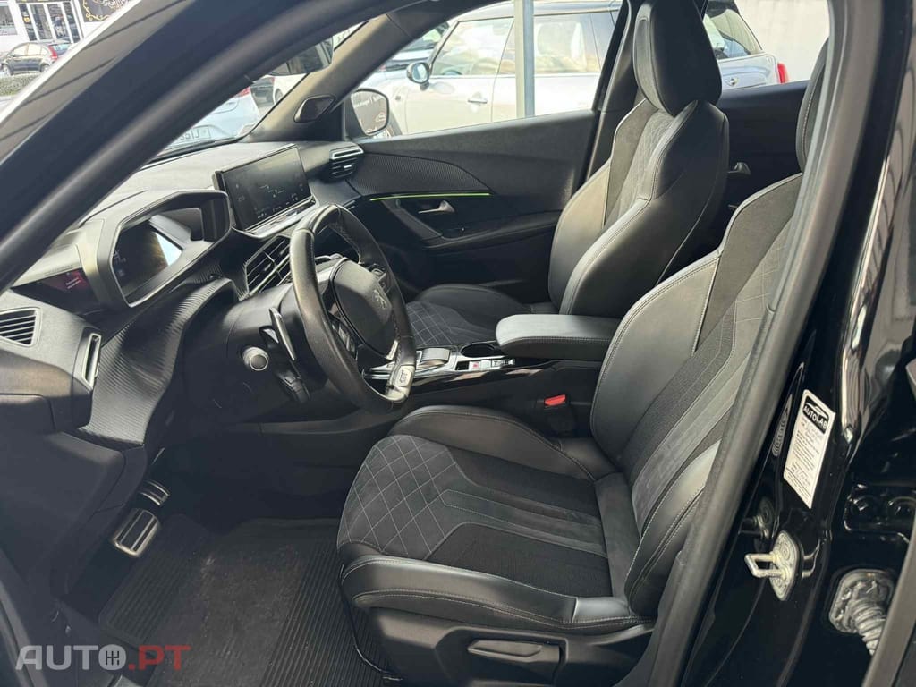 Peugeot 2008 1.2 PureTech GT EAT8