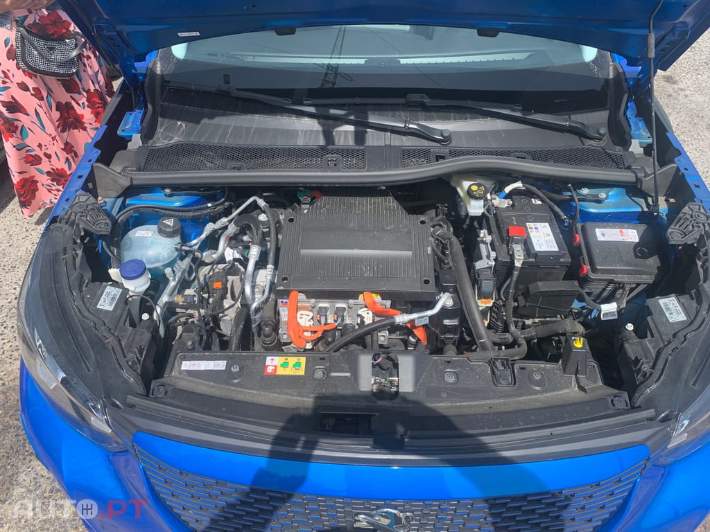 Peugeot E-2008 Allure Pack