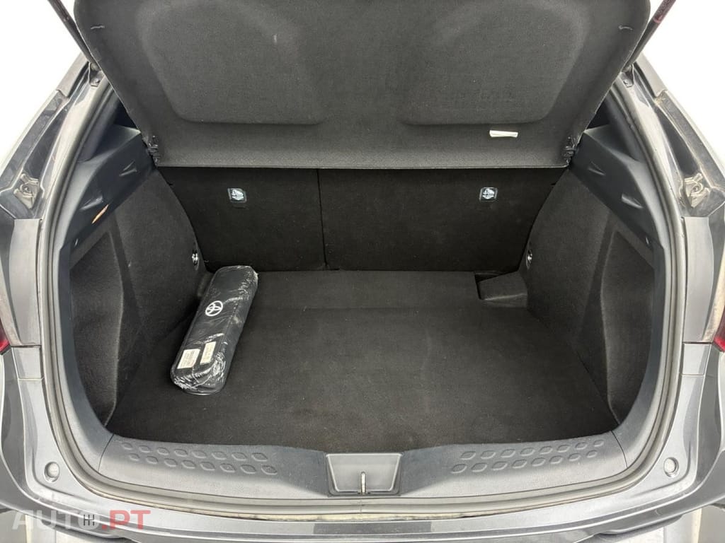 Toyota C-HR 1.8 Hybrid Dynamic Business Beyond