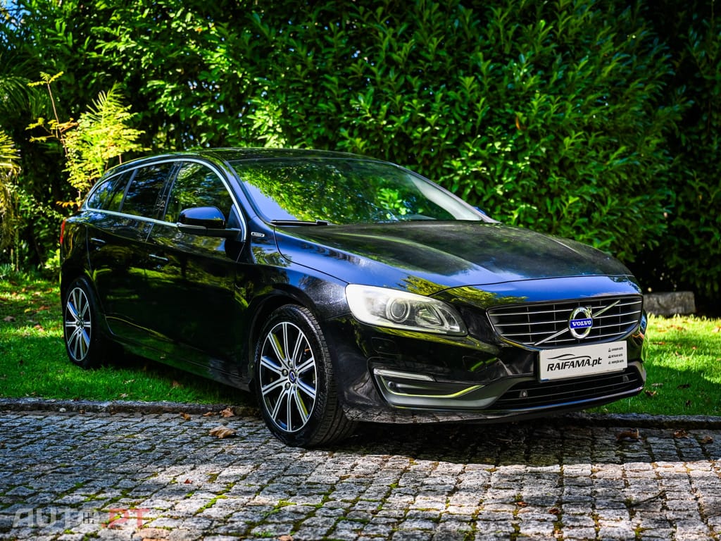 Volvo V60 2.4 D6 R-Design Momentum AWD Phev