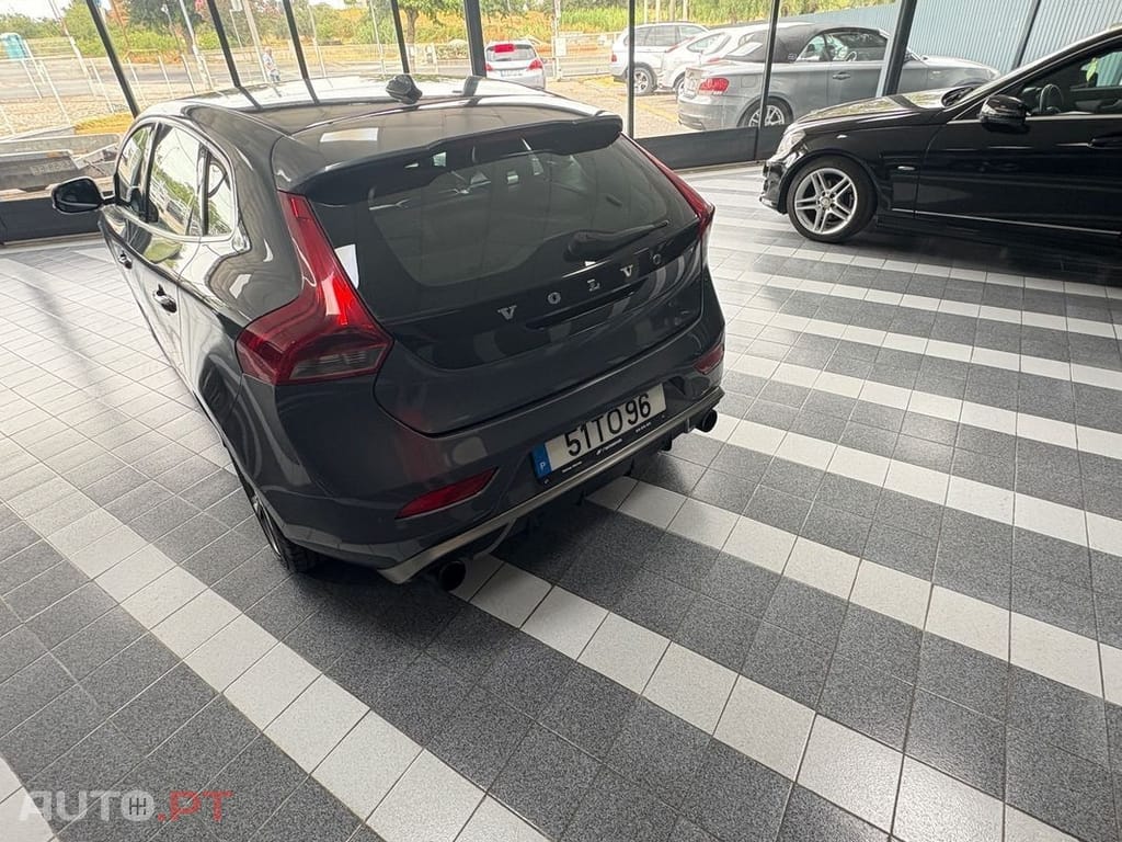 Volvo V40 1.6 D2 R-Design