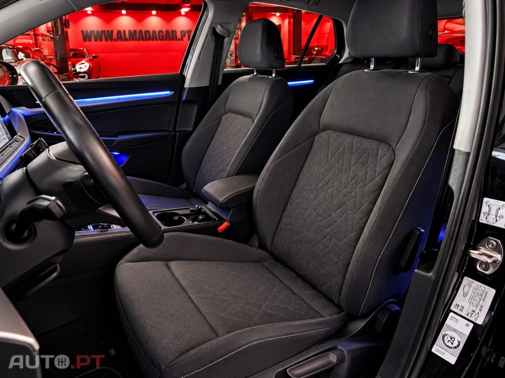 Volkswagen Golf 1.0 eTSI Life DSG
