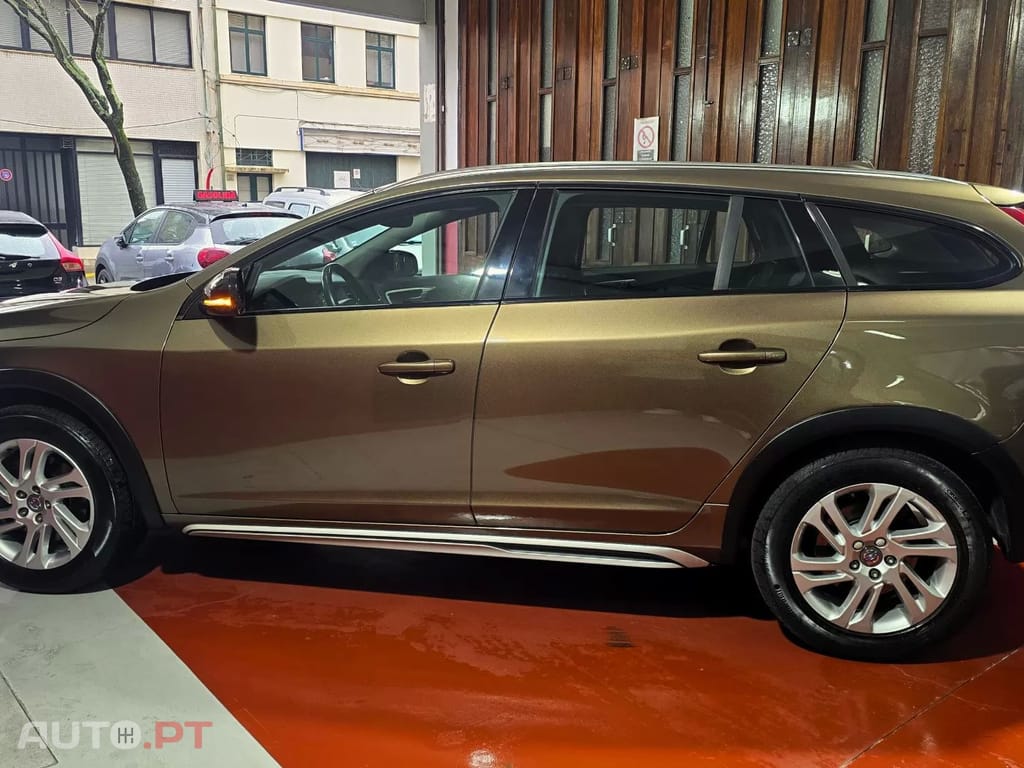Volvo V60 Cross Country 2.0 D3 Momentum